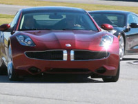 フィスカーのPHVスポーツ、サーキットを走る［動画］ 画像