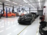 テスラの4ドアEVスポーツの開発現場…写真を公開 画像