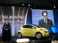 【東京ショー2003速報】ザパティナス氏、『R1e』はスバルDNAデザイン 画像
