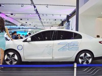 【ソウルモーターショー11】ルノーサムスン、電池交換式EVセダンを韓国へ 画像
