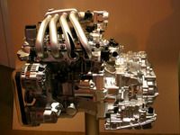 【東京ショー2003速報】日産が新開発直4エンジンで見せた哲学 画像