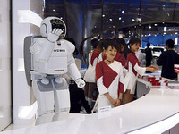 【東京ショー2003速報】ホンダ『アシモ』は休憩タイムなし?! 画像