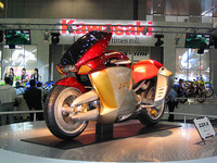 【東京ショー2003速報】変化球のストライク!?……カワサキ、ツーリングGTの提案 画像