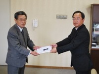富士通テン、中津川市の社会福祉団体にカラオケシステム寄贈 画像