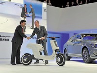 【上海モーターショー11】VWから電動スクーター…サプライズデビュー 画像