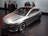 【上海モーターショー11】メルセデス Aクラス 次期型にAMG?!…最大出力は350ps 画像