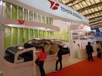 【上海モーターショー11】初出展のトヨタ紡織ブースには革張りシートがずらり 画像
