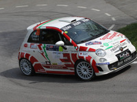 “We Love japan”…アバルトがレースで応援 画像