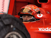 シューマッハが100万ドルを寄付 画像