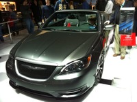 【ニューヨークモーターショー11】クライスラー 200 にスポーティな「S」 画像