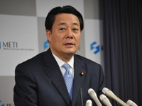 海江田経産相、東電役員の報酬「さらなるカットは当然」 画像