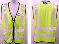 JAF、高視認性安全ベストを貸与---高速道路などで救援依頼者に 画像