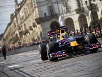 F1マシンが横浜を走行---国内の公道は初　6月5日 画像