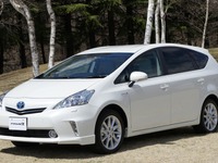 【トヨタ プリウスα 発表】ゴルフバック4セット収納する2列シート車…写真蔵 画像