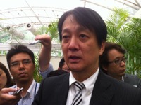 【トヨタ プリウスα 発表】毛利常務役員「セダンも引きは強い」 画像