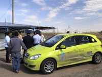 メルセデスベンツ、燃料電池車の世界一周ツアーでトラブル 画像