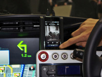 【シムドライブ第1号】スマートフォン活用のEVカーエレシステム、パイオニアが開発 画像