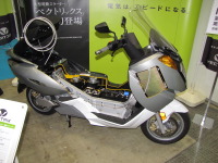 ［エヌプラス11］大型電動スクーター ベクトリックス、販売目標は年間100台 画像
