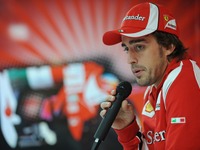 アロンソ、フェラーリと契約延長 画像