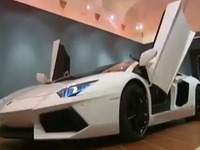 博物館で組み立てるランボルギーニ アヴェンタドール ［動画］ 画像