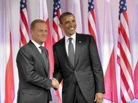 オバマ大統領、ポーランド首相から『The Witcher 2』を贈られる 画像
