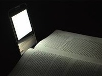 東芝、持ち運び可能な有機EL照明を開発---被災地に寄付 画像