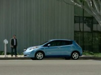 日産 リーフ のCM「何でもガソリン」…ボルト 登場［動画］ 画像