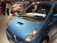 【大阪モーターショー】私の名前は『R2』…スバルの新軽自動車 画像