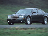 【デトロイトショー'04出品車】クライスラー『300C』は後輪駆動ビッグセダン 画像