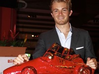 ロズベルグ、ロレンツォ・バンディーニ・トロフィを受賞 画像