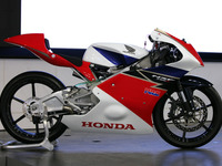 【ホンダ NSF250R 発表】新開発エンジンは「軽量・小型・高出力」  画像