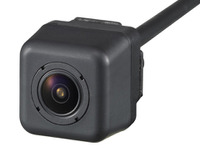 クラリオン、明るいレンズ採用のリアビジョンカメラを発売 画像