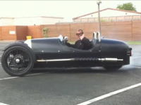 3輪車で豪快なバーンナウト…モーガン3ホイーラー［動画］ 画像