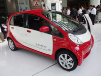 三菱益子社長「バッテリーの価格は半分切るくらいに」 画像