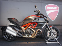 ドゥカティ ディアベル など2車種、ナンバープレートが落ちる 画像