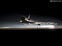 スペースシャトル、翼を休める 画像