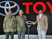 【ジャカルタモーターショー11】トヨタ、インドネシアの次世代小型車「単独かダイハツ共同かは利幅で考える」 画像