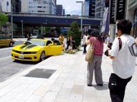 オプティマスプライムとバンブルビーが東京を走った…トランスフォーマー 画像