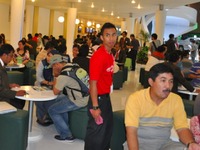 【ジャカルタモーターショー11】乗用車購入には経済面でハードル…商談コーナーのようす 画像