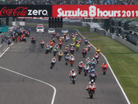 【鈴鹿8耐】写真蔵…上位3チームの走りと表彰台 画像