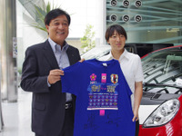 三菱益子社長、EVを浦和レッズに提供…なでしこジャパン矢野選手が凱旋 画像