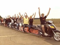 世界最長のスクーター、全長22ｍ［動画］ 画像