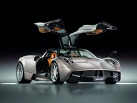 パガー二の新型スーパーカー、ウアイラ…改良で米国上陸へ 画像