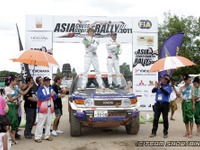 哀川翔、アジアンラリー総合8位で完走 画像