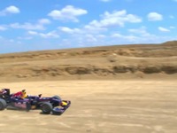レッドブルF1、今度は荒野を行く［動画］ 画像