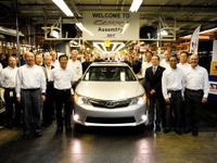 スバル富士重、北米工場で新型 カムリ のラインオフ式を実施 画像