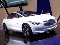 【フランクフルトモーターショー11】「インフィニティの小型車にメルセデスの車台」…日産ゴーン社長 画像