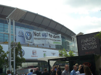 【フランクフルトモーターショー11】環境保護団体が巨大ゲリラ横断幕 画像