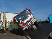 日野、ダカールラリーのメカニック4人をディーラーから選出 画像