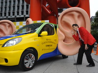 【東京モーターショー11】聞く耳を持つクルマ「耳カー」出発 画像